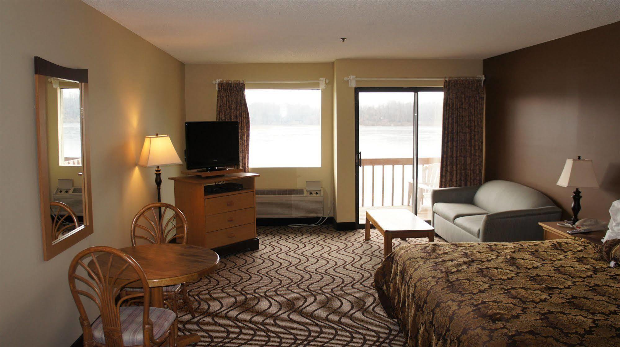 Waterbird Lakeside Inn Chesterton Bagian luar foto