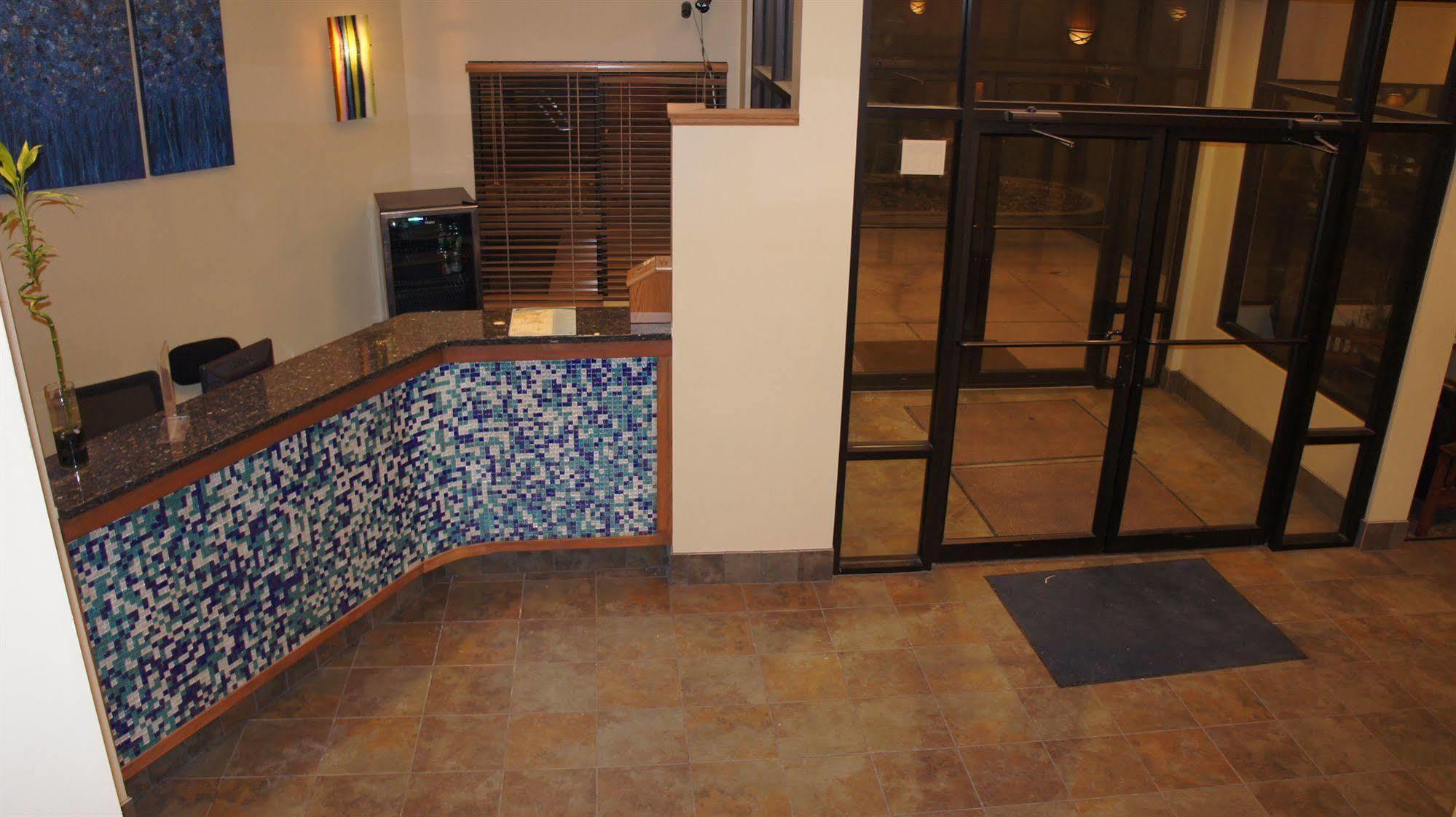 Waterbird Lakeside Inn Chesterton Bagian luar foto