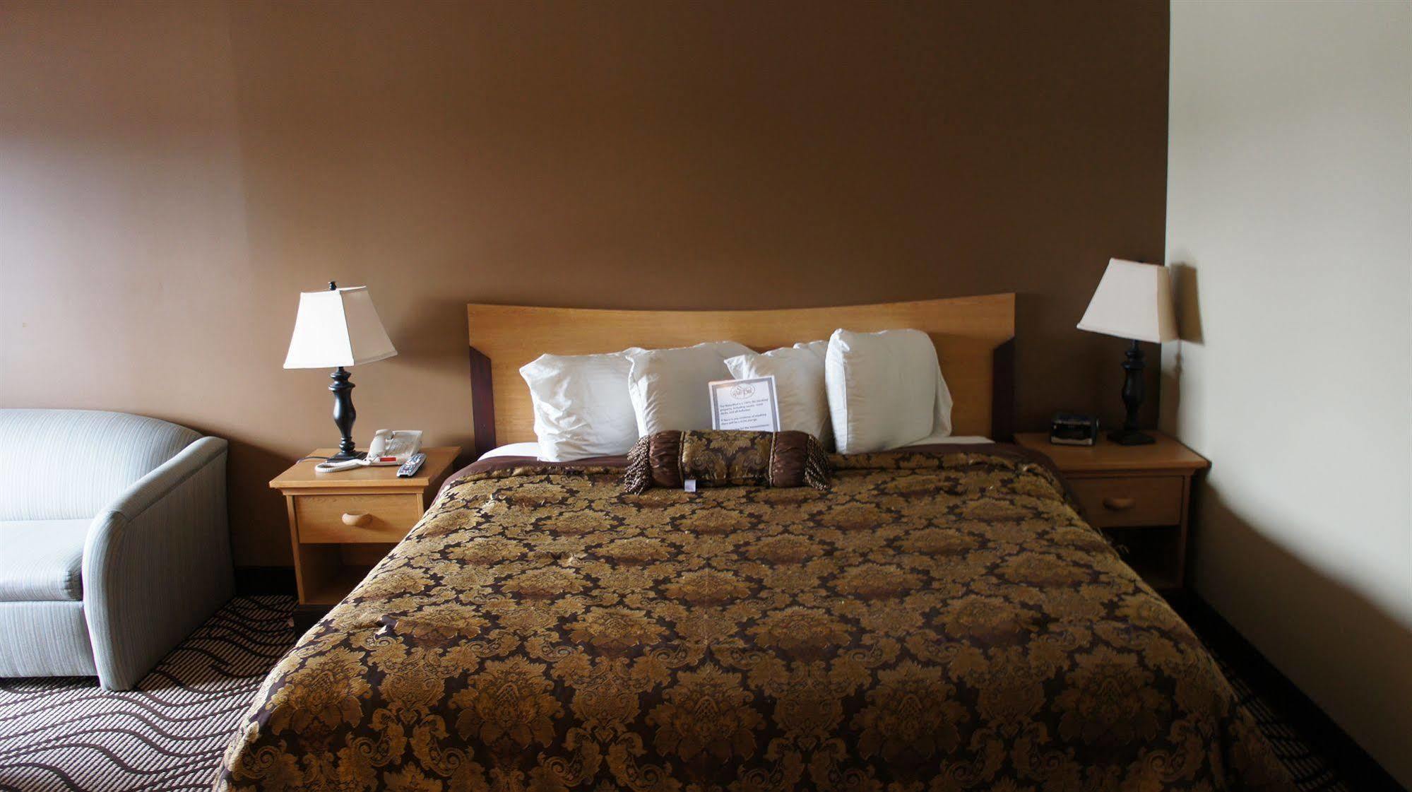 Waterbird Lakeside Inn Chesterton Bagian luar foto
