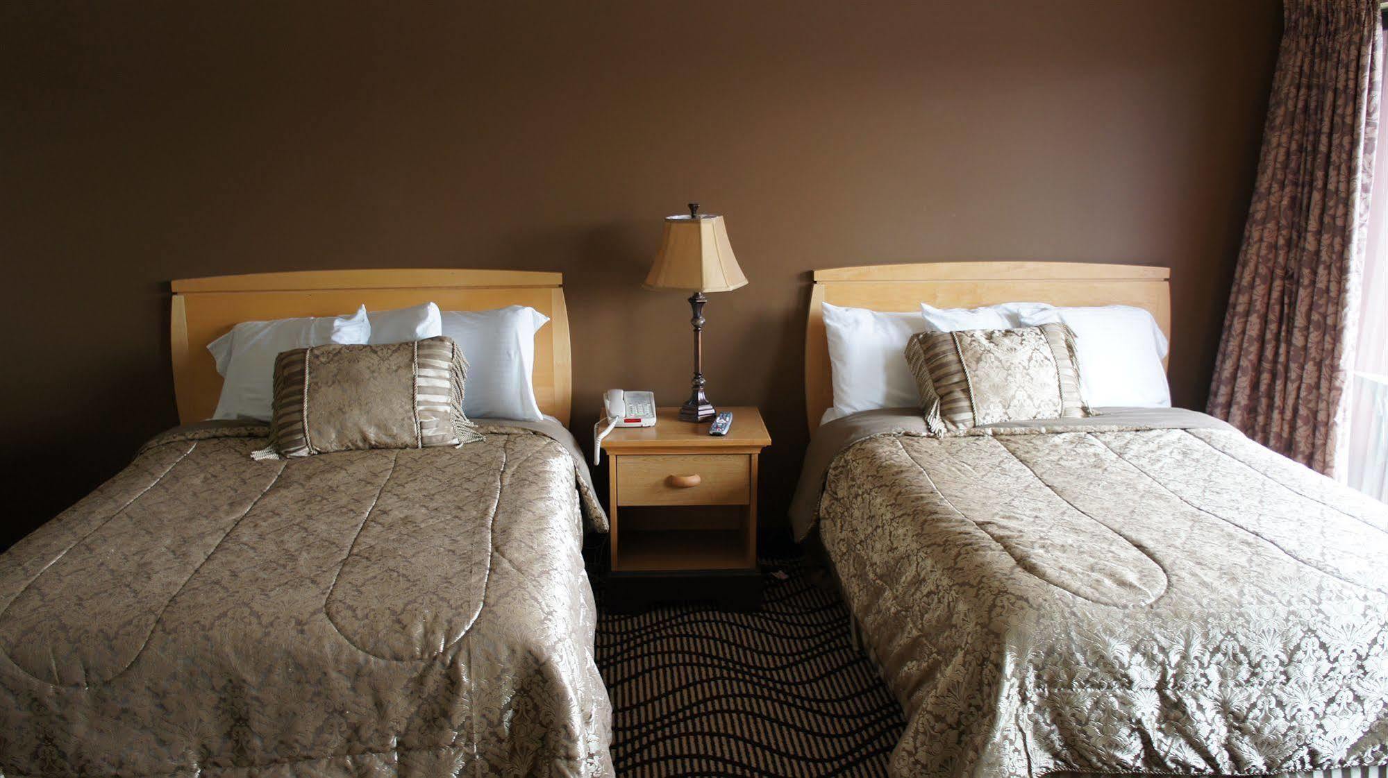 Waterbird Lakeside Inn Chesterton Bagian luar foto