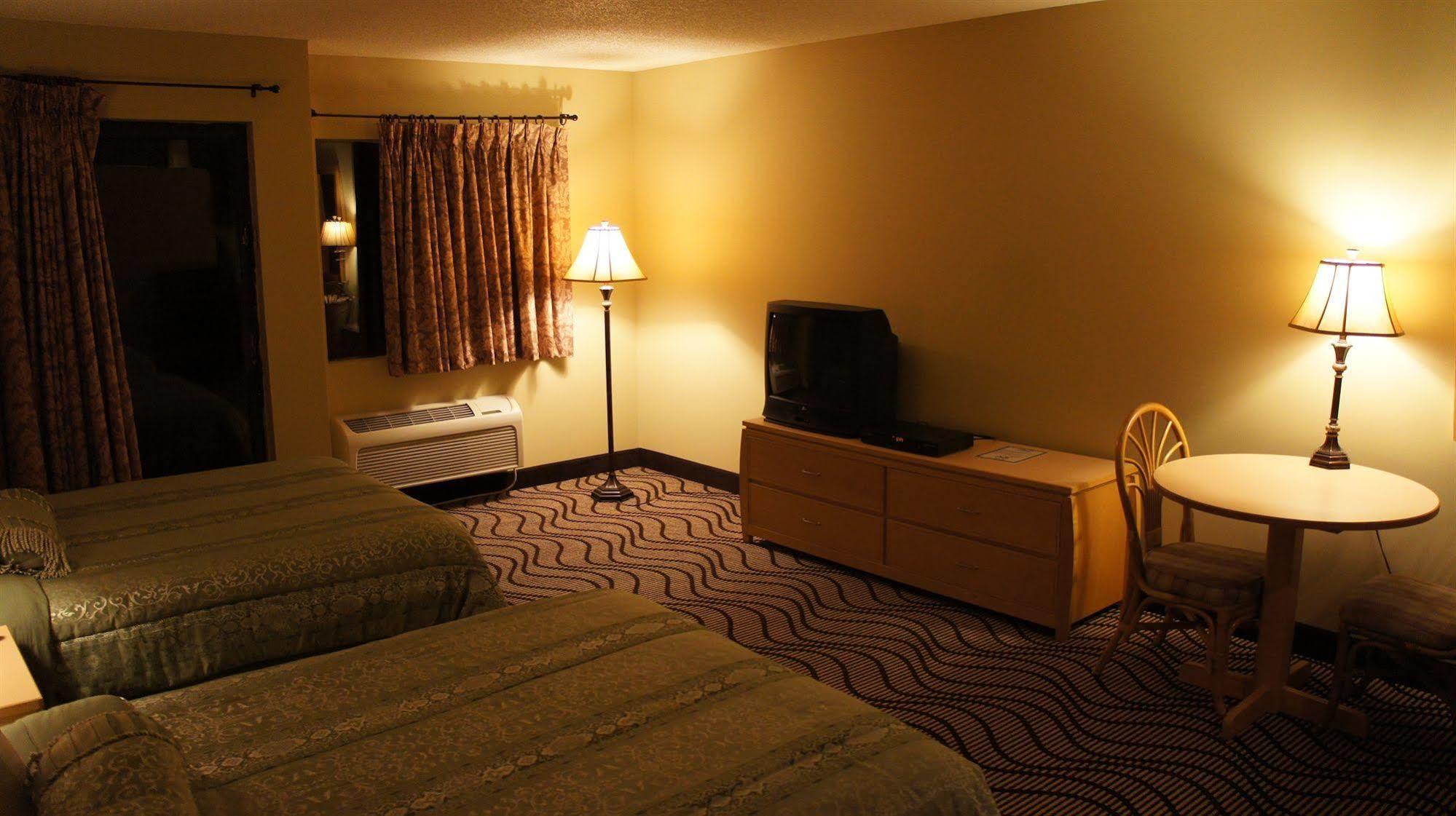 Waterbird Lakeside Inn Chesterton Bagian luar foto